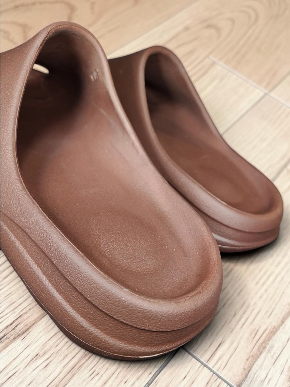 YS-01 Slides – Fudge – Brand New - sizes 5-16 - Picture 5 of 8